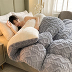 A Piece Of High-quality Thickened Velvet Blanket, Soft100% Superfine Fiber Filling, Light Beige Soft Polyester Fabric, Suitable for Bedrooms And Hotel Rooms(Pillowcases Are Not Included), Winter Warmth Blanket, Fluffy Quilt,